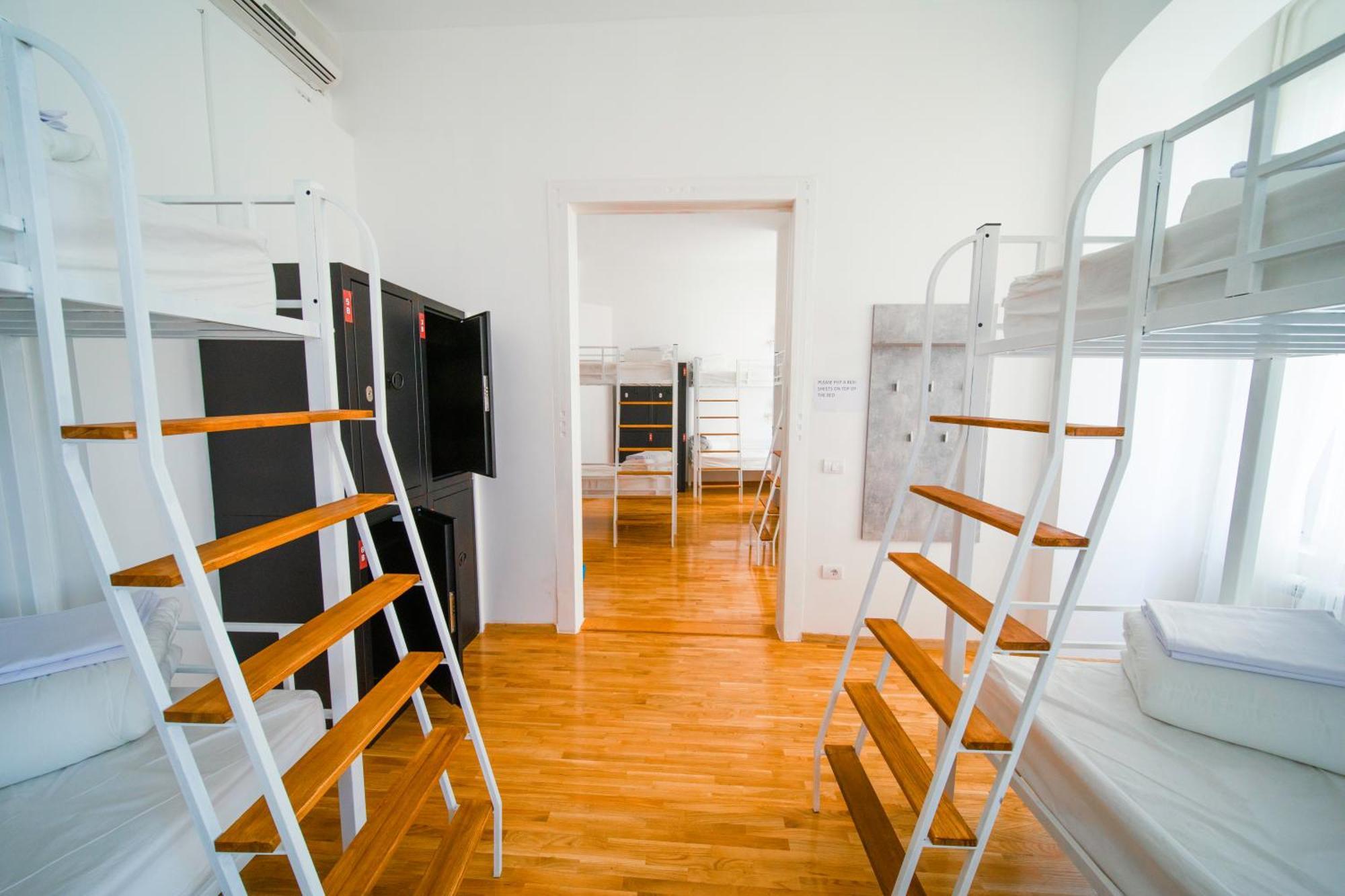 New Generation Hostel Como Lake Екстериор снимка