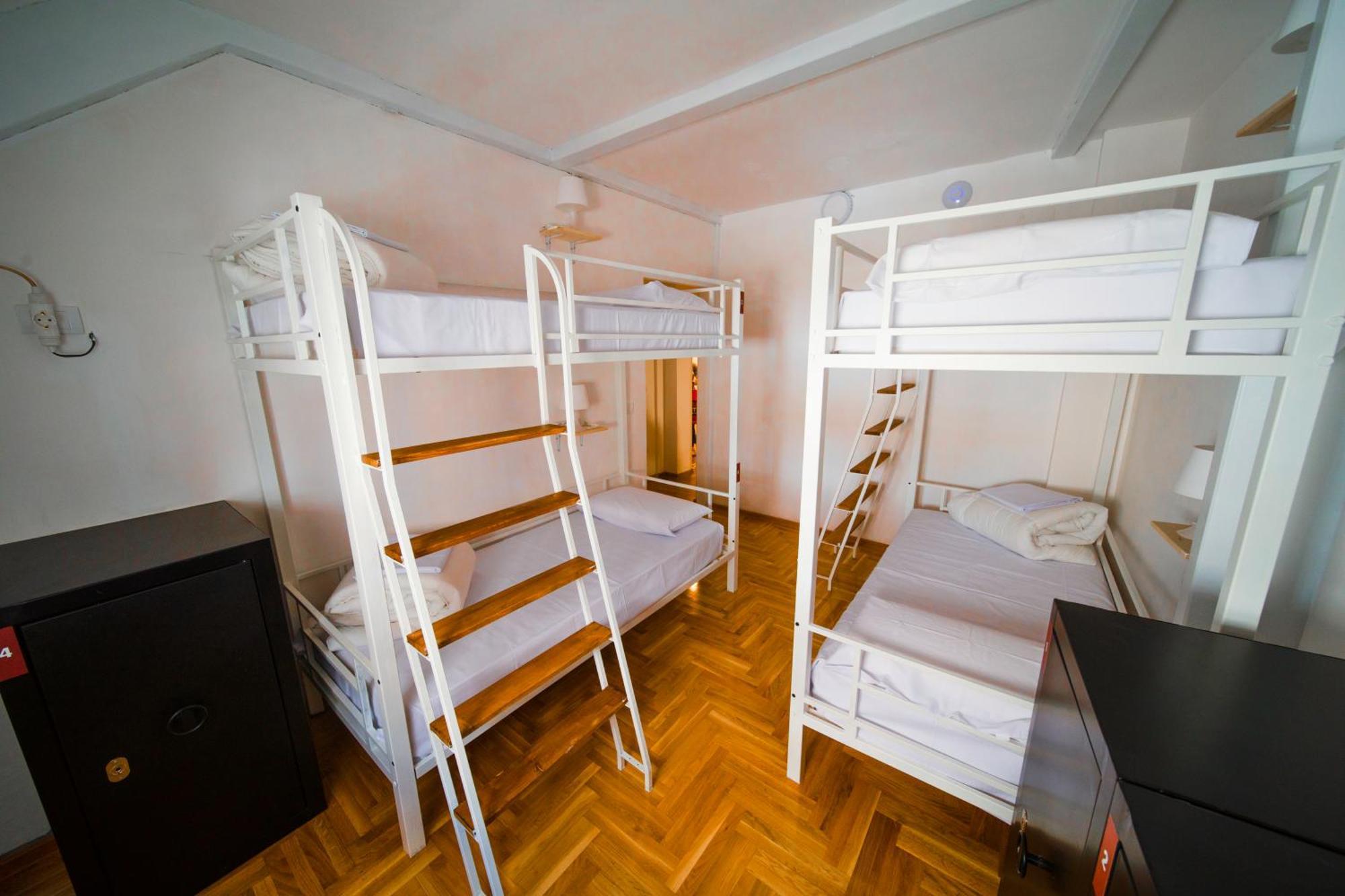 New Generation Hostel Como Lake Екстериор снимка