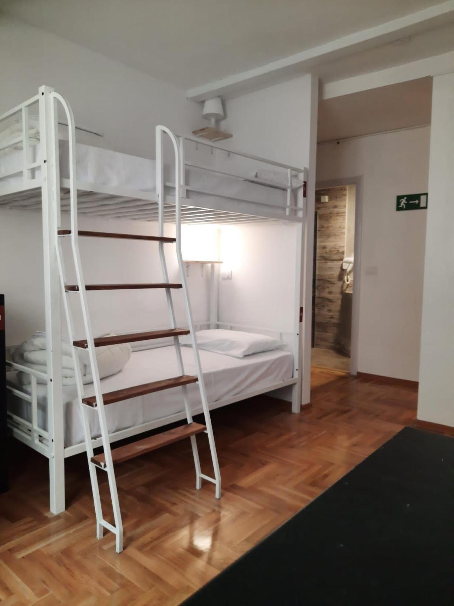 New Generation Hostel Como Lake Екстериор снимка